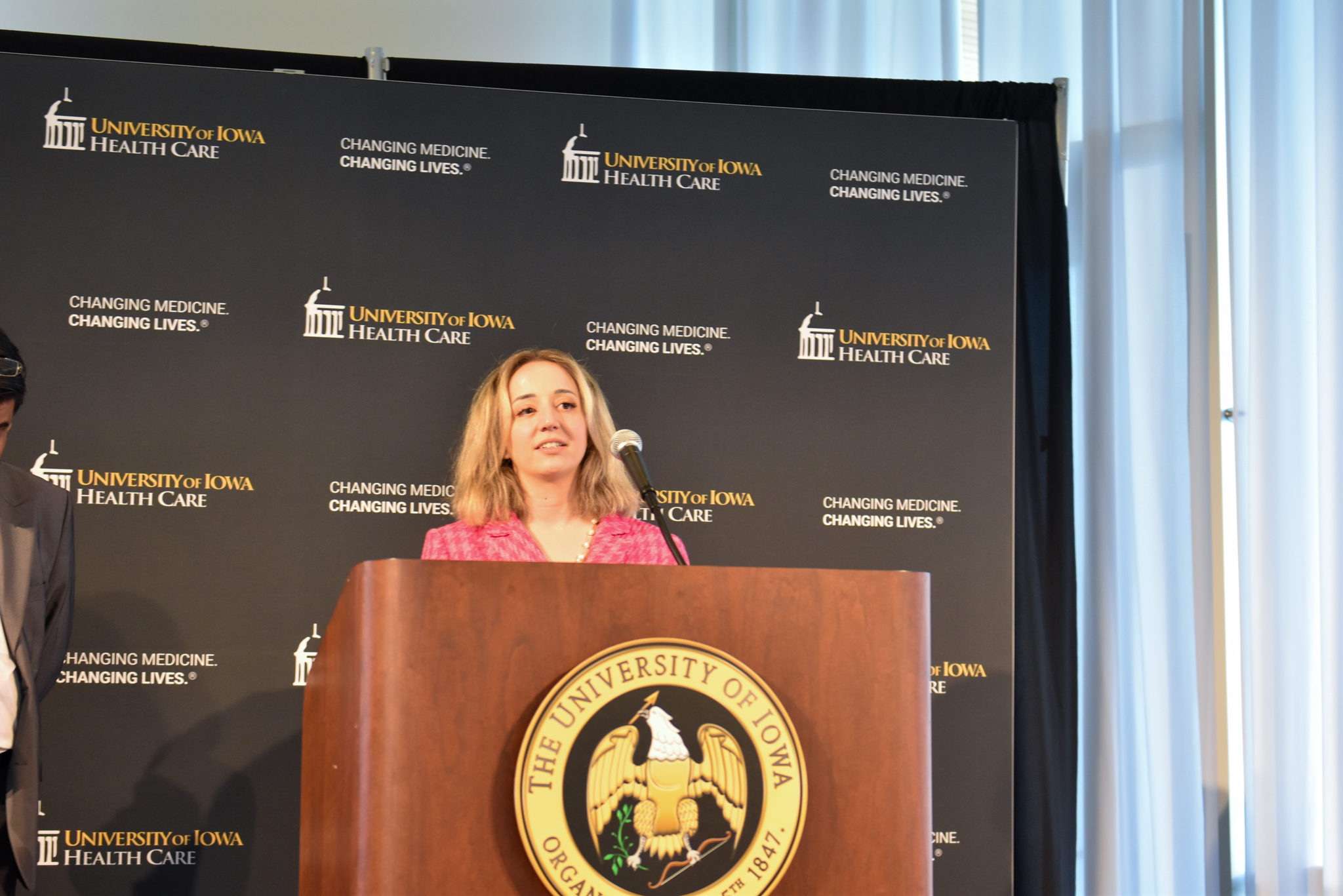 2024_Residency Graduation_Pick-073 – Making the Rounds